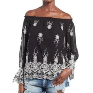 NWOT WAYF Embroidered Sz S Top/Shirt